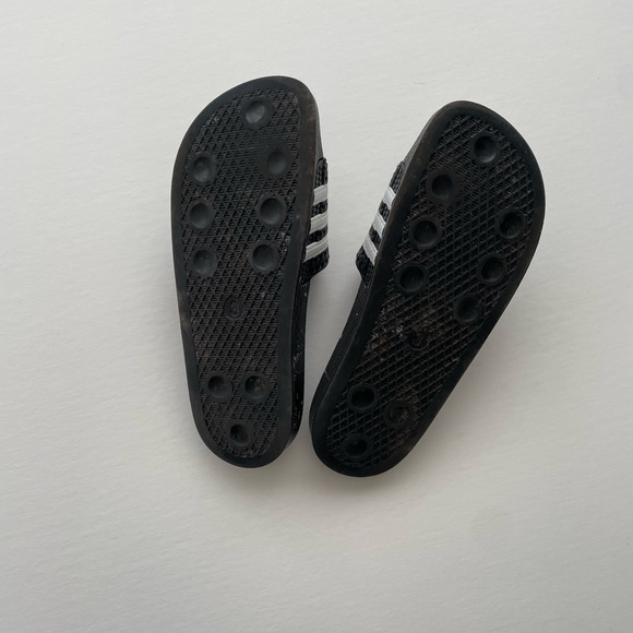 Kids adidas slides - Picture 2 of 3
